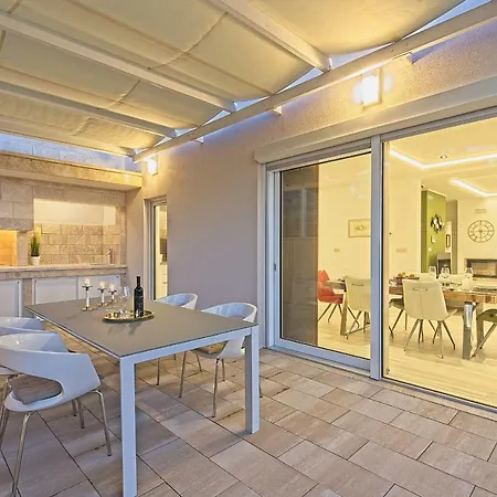 Ulika * ماكارسكا