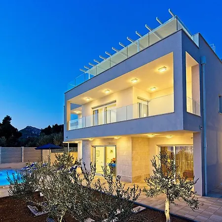 فيلة Ulika ماكارسكا