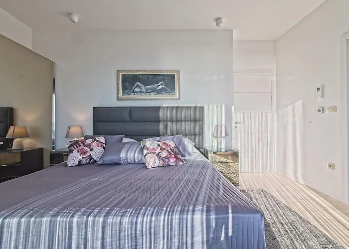 Ulika فيلة ماكارسكا