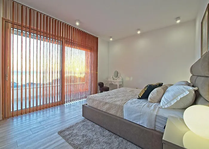 Ulika فيلة ماكارسكا