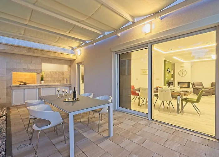 Ulika * ماكارسكا