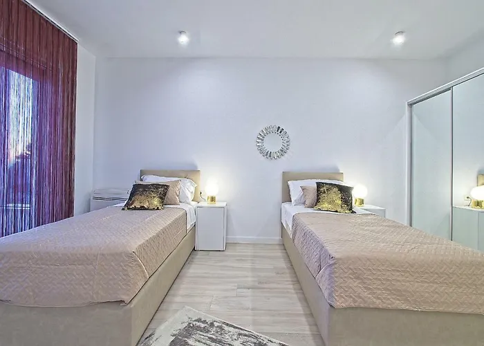 Ulika فيلة ماكارسكا