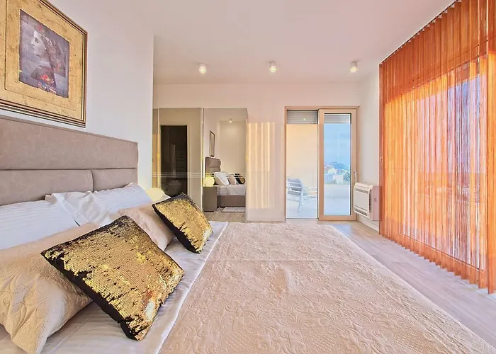 Ulika * ماكارسكا